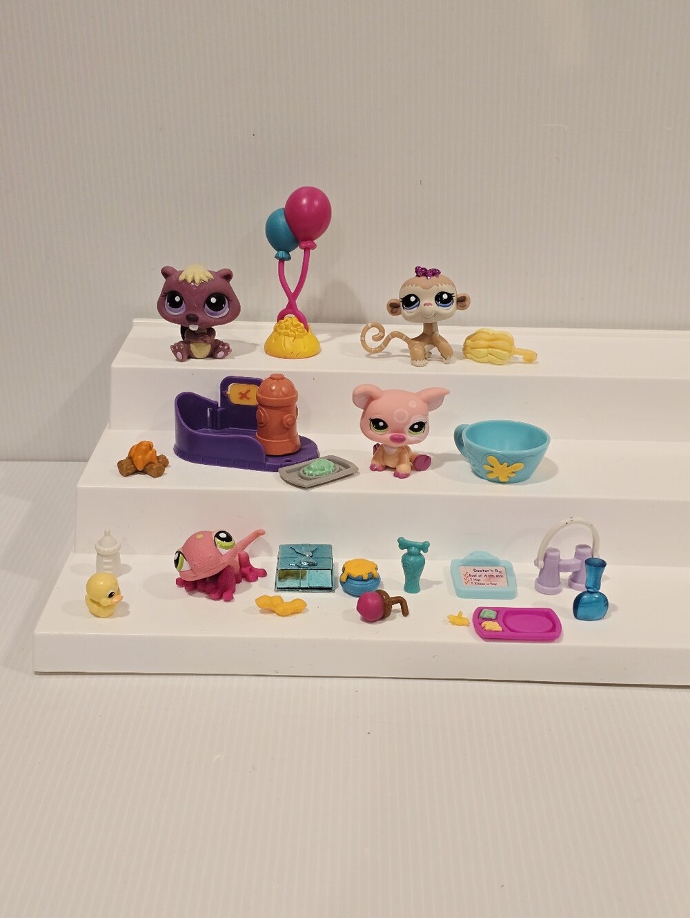 Littlest Pet Shop LPS Party Figure and Accessories Set